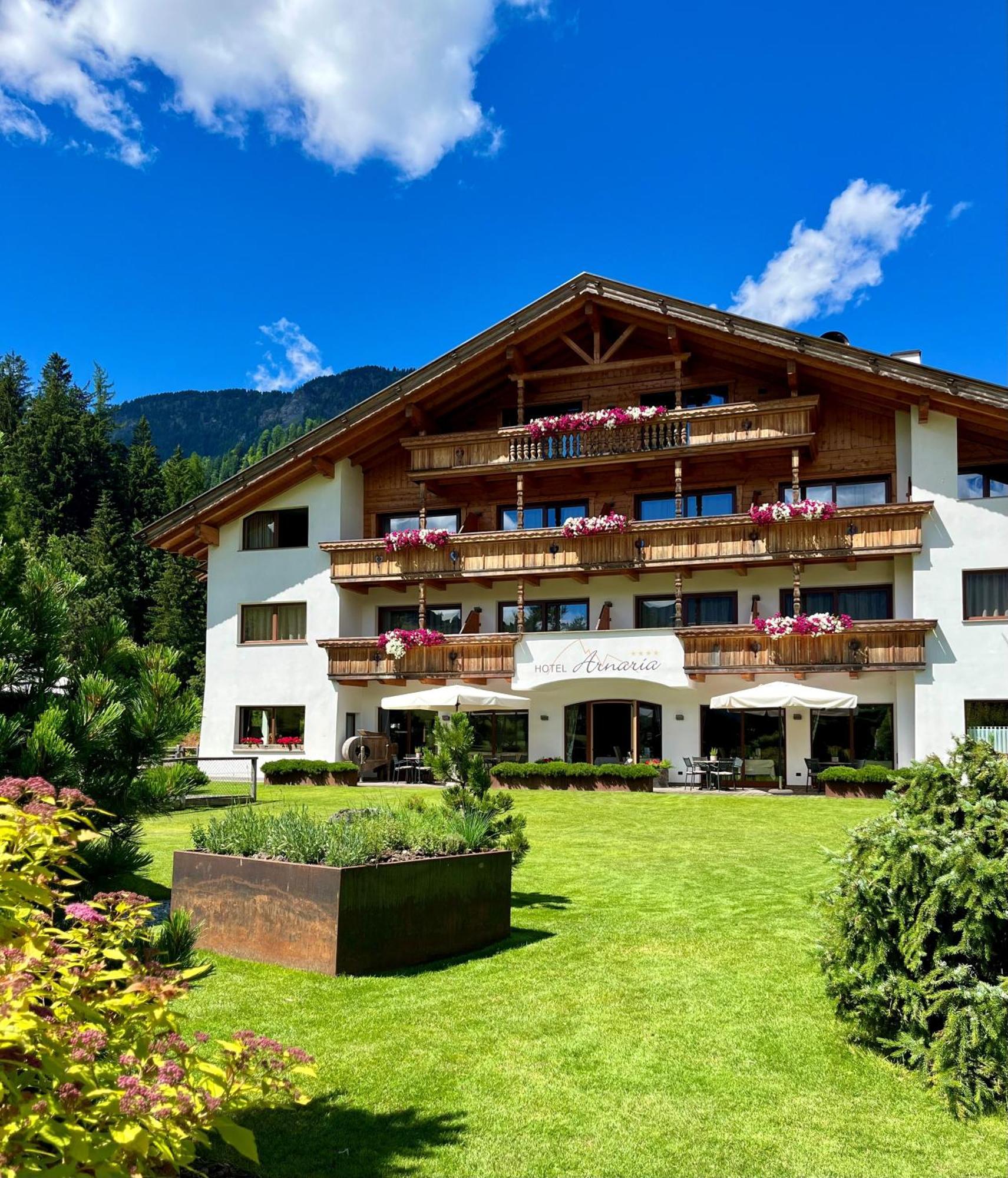 Arnaria Hotel